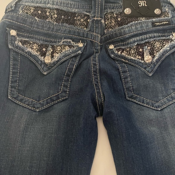 Miss Me Capri Jeans - Picture 2 of 6